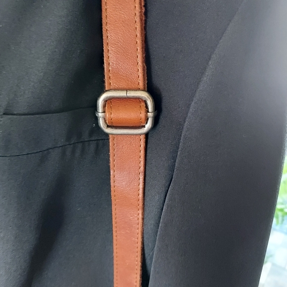 Spikes & Sparrow Whiskey Leather Crossbody Bag :Zip Closure: Snap Pocket Storage - Picture 16 of 16